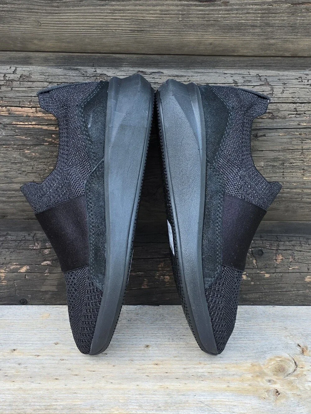 Clarks Un Rio Knit Athleisure Minimalist Knit Shimmer Comfort Sneakers 7M